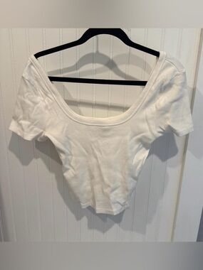 Universal Thread White Scoop Neck Ribbed Crop Top